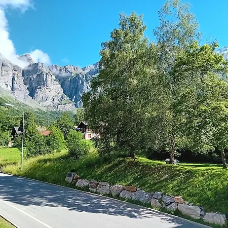 شقة Famylove Leukerbad - Familienferien Mit Bergpanorama, Therme & Torrentbahn Zu Fuss لوكباد